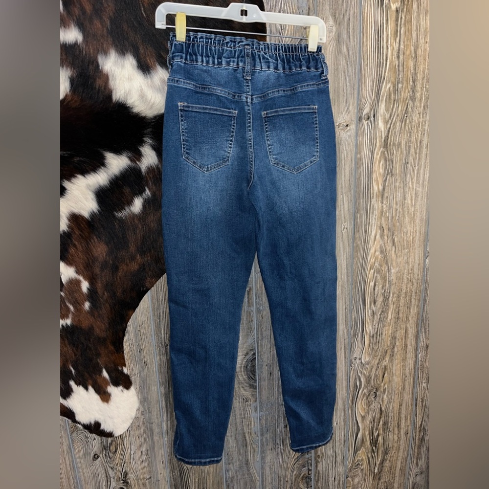 YMI Dream size small (size 2) straight leg distressed jeans in VGUC - Picture 3 of 7